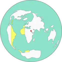 Inserción del mapa de Piris Reis (Amarillo), en una proyección acimutal de Lambert, con centro en el norte del Mar Rojo.
