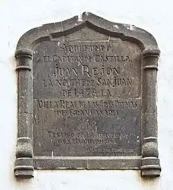 Placa conmemorativa de la fundación.