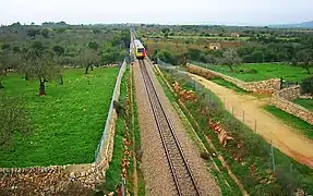 Tren de la serie 61 atravesando el viaducto de Corbera.