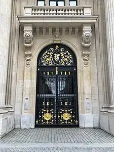 Puerta del museo Pinault