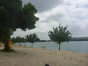 Zona de playa artificial.