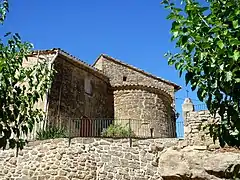 Cal Fustegueres y la iglesia