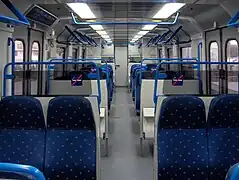 Interior de un tren de SFM de la Serie 61 de CAF.