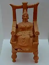 Figurilla de Cibeles con un gorro frigio, procedente de Preso.