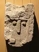 Estela en piedra caliza (Cavaillon, Vaucluse), ca. milenio IV&nbsp;a.&nbsp;C.