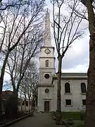 St Luke's Old Street (1727-1733), trabajo conjunto con John James, torre de Hawksmoor.