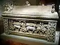 Sarcófago del siglo V&nbsp;a&nbsp;C. encontrado en Amatunte con decoración de estilo greco-chipriota con motivos orientales.