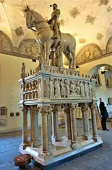 Estatua ecuestre de  Bernabò Visconti de Bonino da Campione, un tiempo en el ábside de San Giovanni in Conca