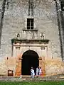 Entrada a la iglesia de San Juan Bautista, Tixcacaltuyub, Yaxcabá, Yuc.