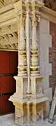 Bernuy: columnas candelabro.