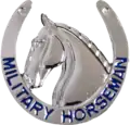 Insignia de identificación de jinete militar otorgada al jinete electo del pelotón Caisson.
