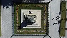 Vista aérea del monumento a los capitanes de artillería Daoíz y Velarde en el Alcázar de Segovia