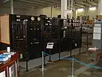 Interior del edificio principal de la estación de radio en Grimeton en el municipio de Varberg con el equipo del transmisor