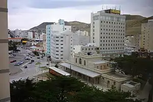 Imagen tomada desde el Lucania Palazzo Hotel hacia el Comodoro Hotel, y el Museo Ferroportuario Teodoro Nürnberg  tras los trabajos de restauración.