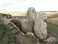 Entrada a la tumba con la última piedra.