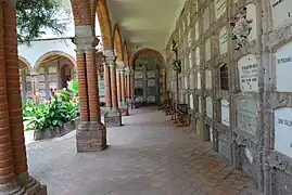 Cementerio en Encarnación de Díaz.