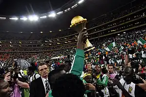 la selección de Nigeria celebra el título del torneo