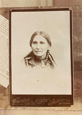 Black and white portrait of Mary Gale La Flesche from the shoulders up.